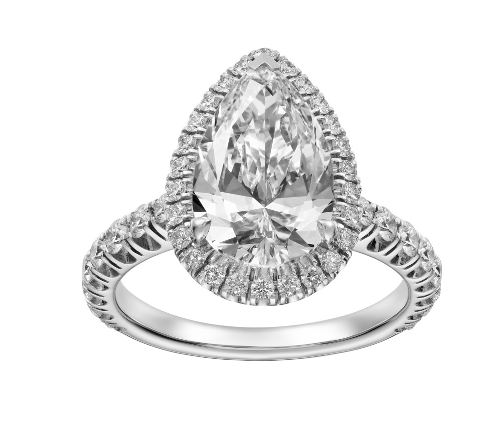 铂金指环，镶嵌一颗梨形切割钻石，主石可选择2卡至5.99卡，配以铺镶明亮式切割圆钻。