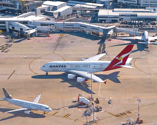 澳洲航空將購入超過100架新飛機,以取代現有舊機。