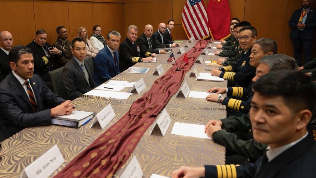 赫格塞斯與董軍日前在馬來西亞會面。 赫格塞斯與董軍日前在馬來西亞會面。