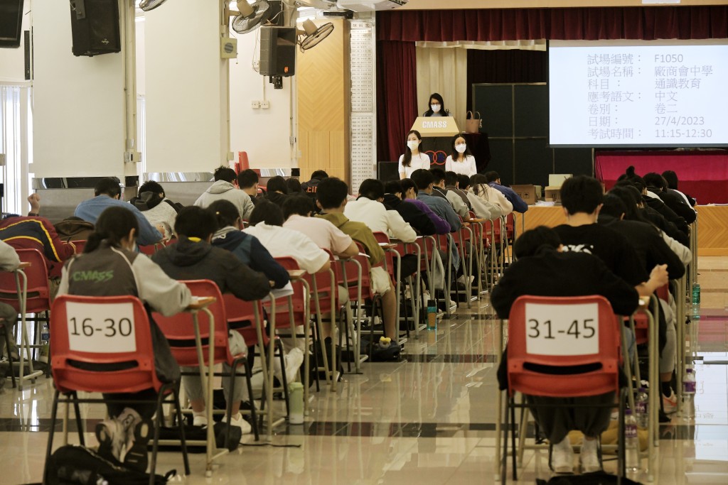 香港學生已持中學文憑試成績，可及早申請。