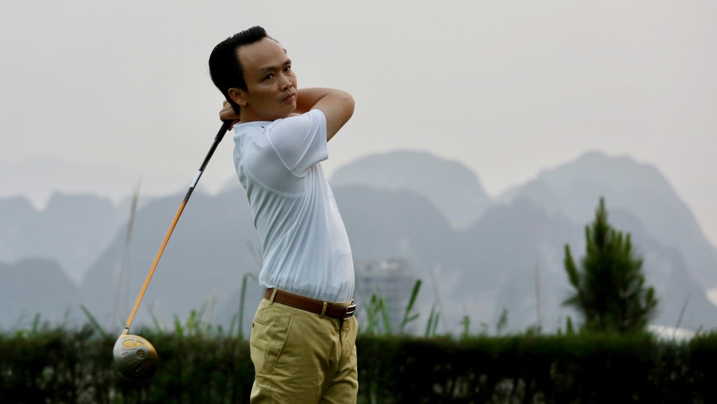 鄭文決在越南下龍灣的FLC高爾夫球場打球。 路透社