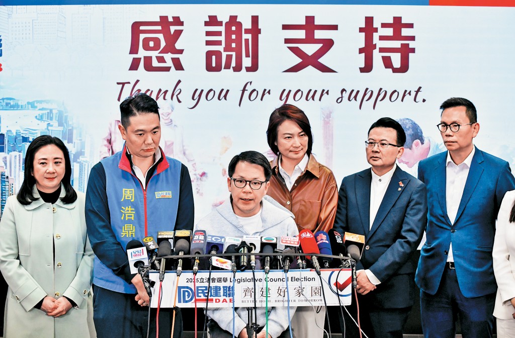 陳克勤與黨友會見記者時表示，該黨將檢討選戰策略與政綱內容。