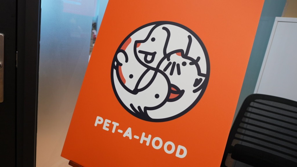 網站名稱是「Pet in a neighboardwood」的意思，建立寵物主人之間的互動社區。