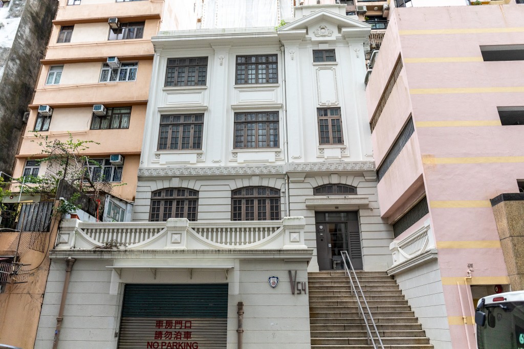 三級歷史建築︰山村道54號。