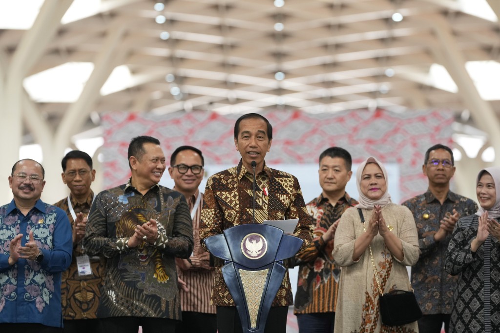印尼总统主持雅万高铁服务启动仪式。 美联社