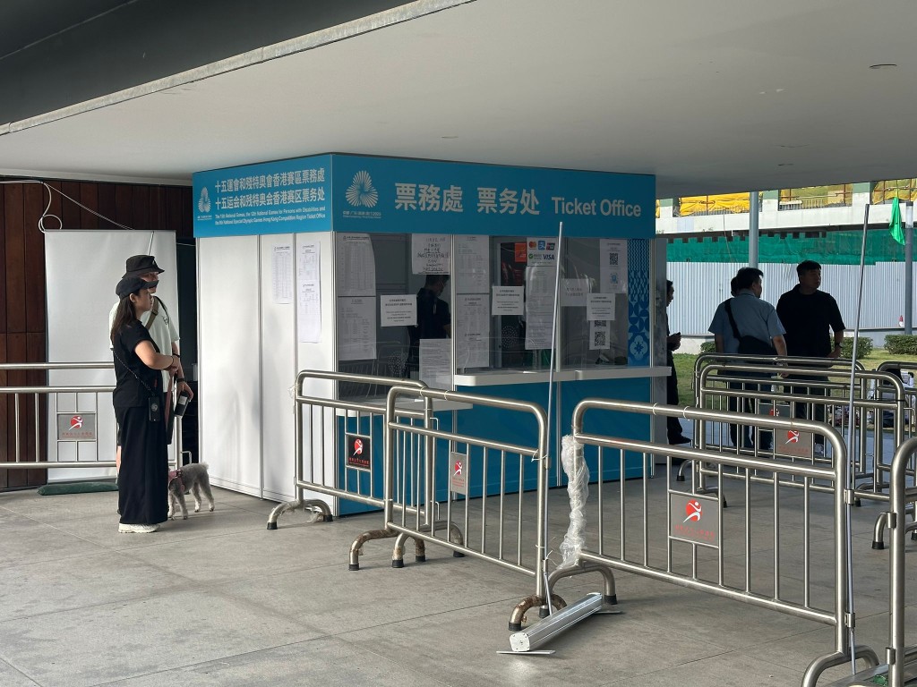 全運會票務處一個櫃桶被撬開，懷疑遭賊人爆竊。讀者提供