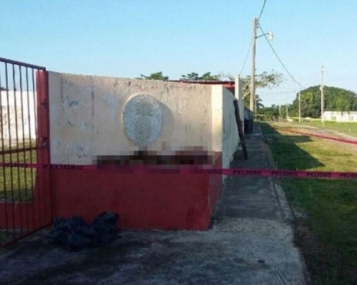 墨西哥一名性侵犯被杀后遭肢解摆放在教堂门口。(互联网图片)