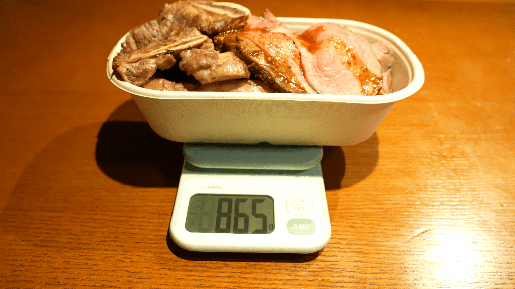 The Place餐盒有865克重。