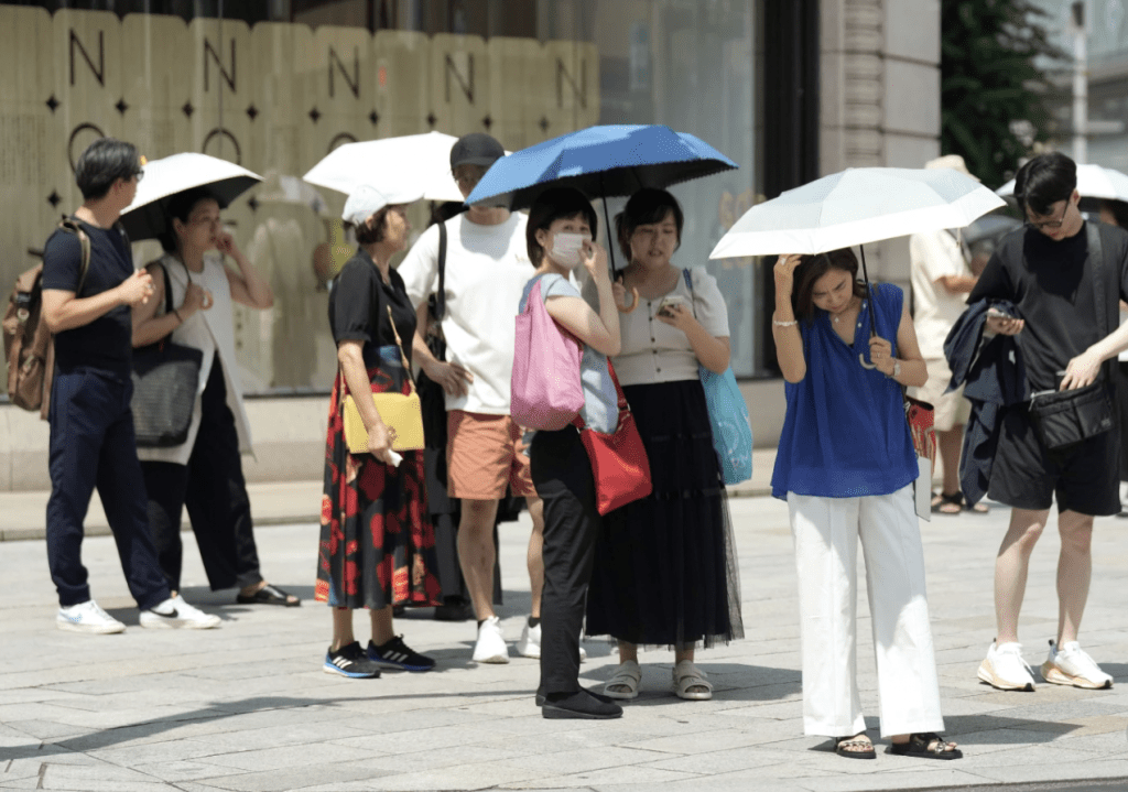 疫後許多地區人民都報復式旅遊，東京也有人滿之患，有指不少傳統食肆不願再接待太多外地遊客。