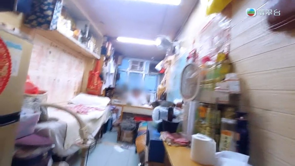 涉嫌販賣病假紙的中醫診所，內貌有如劏房。