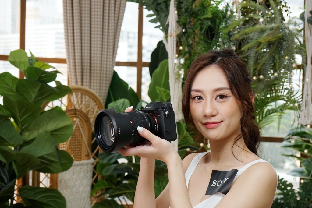 FE 24-70mm F2.8 GM II採用兩片Super ED超低色鏡片及兩片XA鏡片,有效減低色散現象及眩光色斑出現。 FE 24-70mm F2.8 GM II採用兩片Super ED超低色鏡片及兩片XA鏡片,有效減低色散現象及眩光色斑出現。