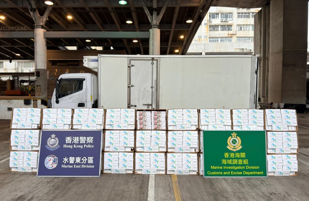警方及海關檢獲的私煙，估計市值約1020萬元。警方提供