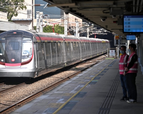 東鐵線九卡列車一度運作不暢順。