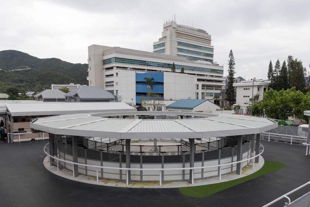 沙田馬房翻新後設有蓋步行區。