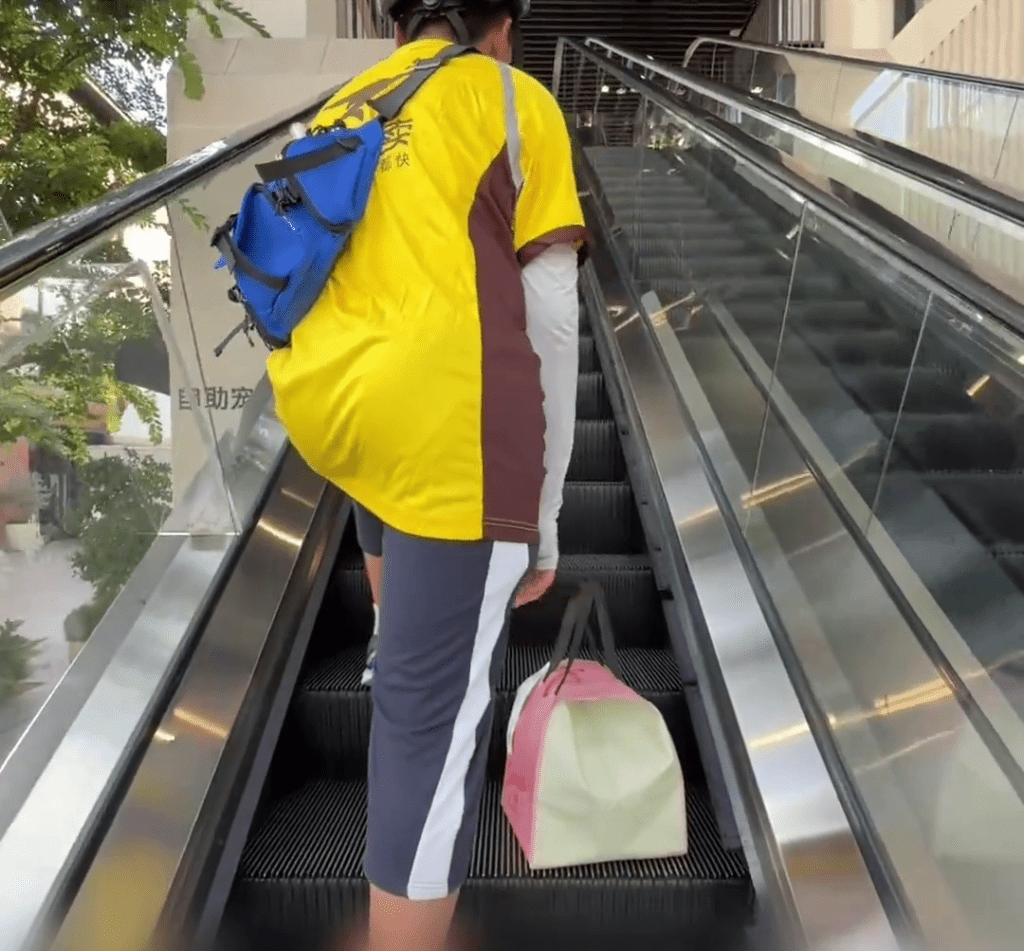 小郝全权负责接单、路线规划、收支开销。 小郝全权负责接单、路线规划、收支开销。