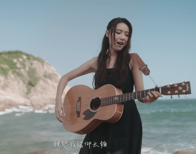 戴祖儀其實是歌手出道。 戴祖儀其實是歌手出道。