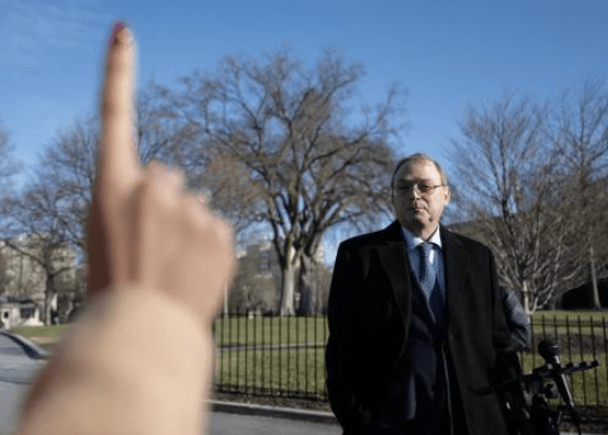 白宫经济顾问哈塞特（Kevin Hassett）同日接受CNBC访问时表示，相信法院会作出有利裁决。法新社