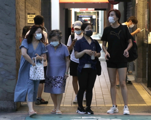 台灣今天公布新增6宗確診，其中2宗為本土個案。AP圖