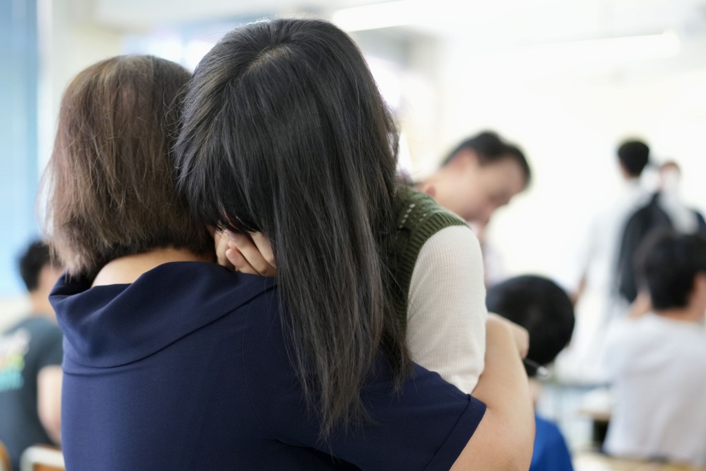 無論DSE放榜成績是好是壞,DSE同學仔都要記住有家長、朋友同行。(資料圖片/圖片來源:《星島日報》圖片庫) 無論DSE放榜成績是好是壞,DSE同學仔都要記住有家長、朋友同行。(資料圖片/圖片來源:《星島日報》圖片庫)