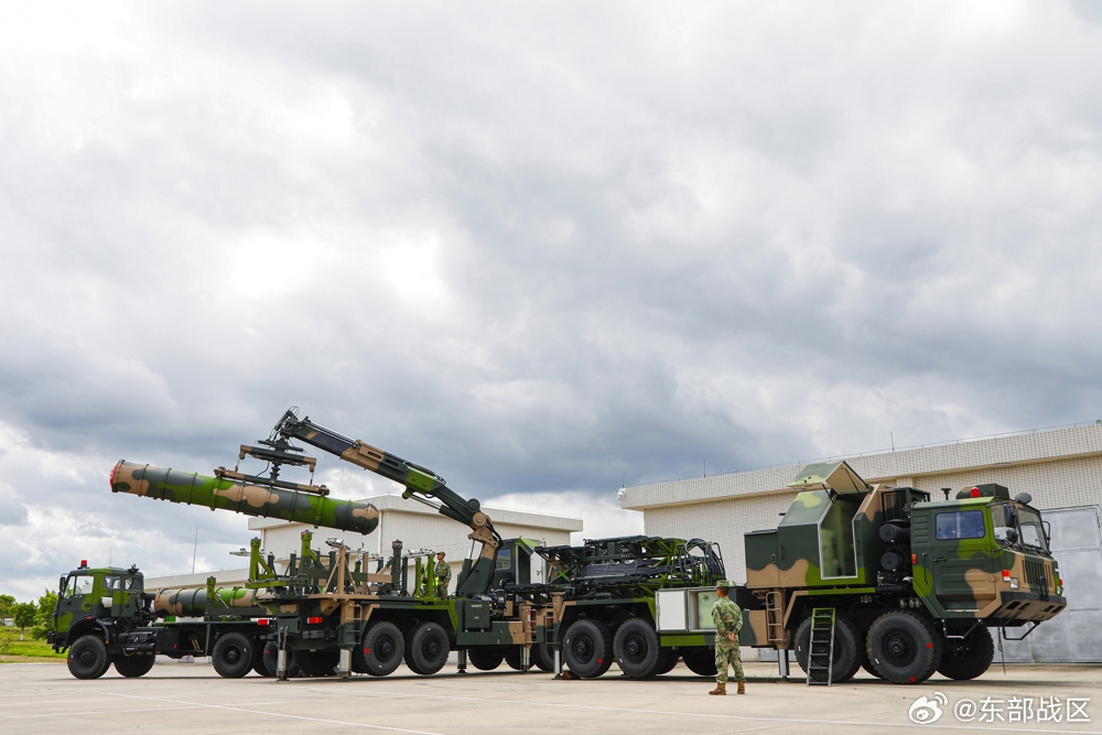 解放軍突然舉行圍台軍演,有專家分析指是回應美國對台售武。 解放軍突然舉行圍台軍演,有專家分析指是回應美國對台售武。