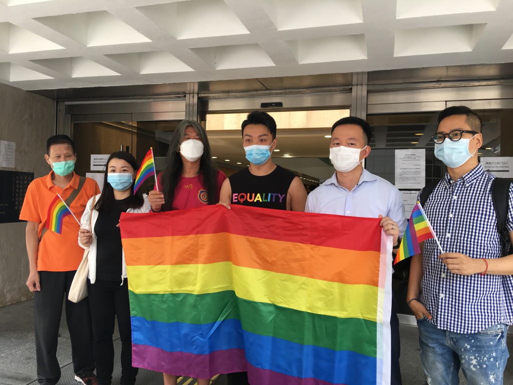 根據文件指出，特區政府有責任落實終審法院就《岑子杰案》 的命令。