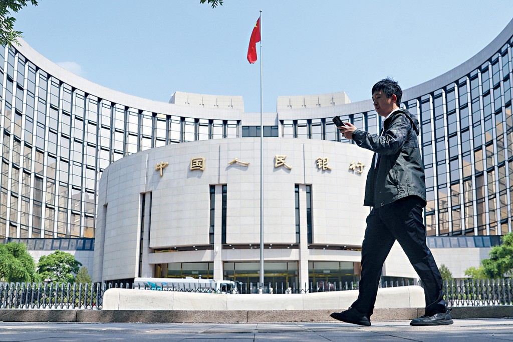 人行和外匯局昨日就《關於境內企業境外上市資金管理有關問題的通知》公開徵求意見。