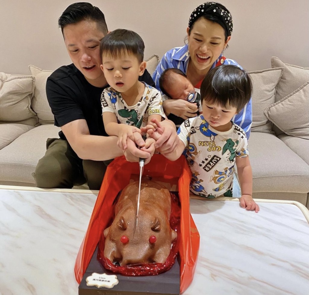 杏兒4月誕下細仔李奕宏（Liam)，坐完月便北上復工。
