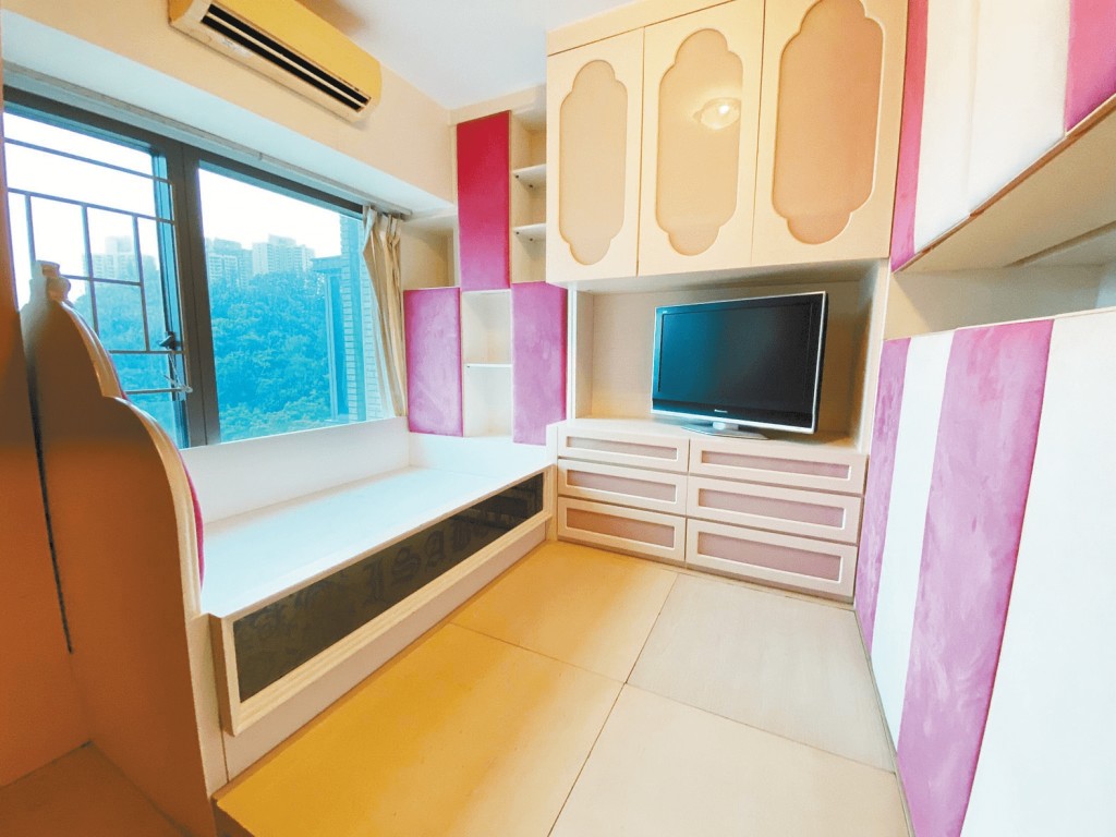 圖中兒童房已有地台及訂造家具，空間實用。