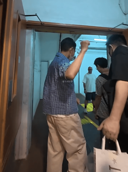 劉德華見到歌迷好振奮。