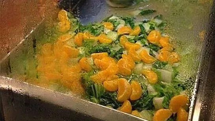 蔬菜炒橘子。網上圖片