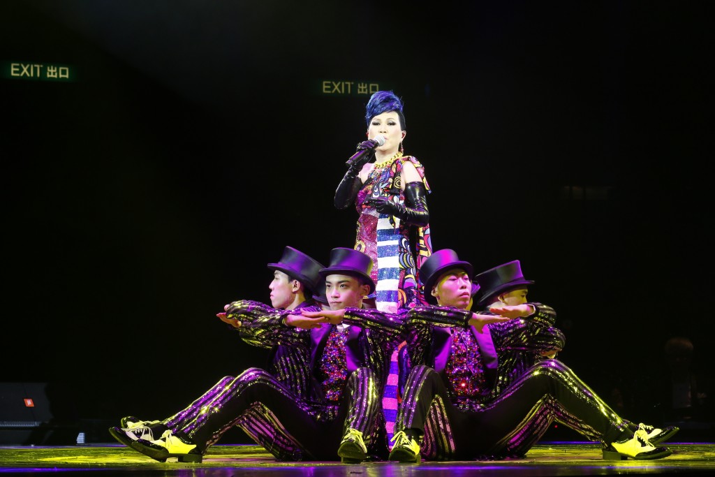 陈洁灵2015年在「顾嘉辉荣休盛典演唱会」表演。