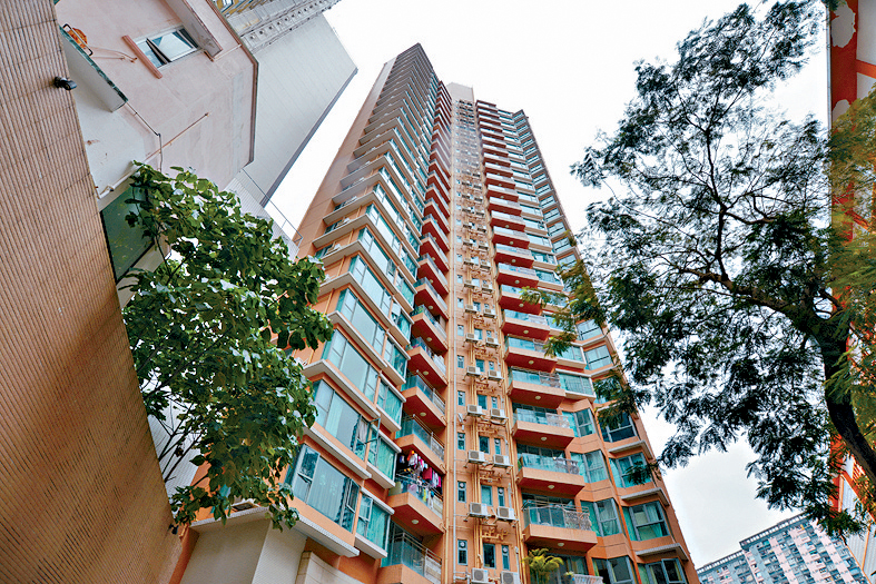 大坑渣甸豪庭中層A室，面積約767方呎以每月3.9萬租出，呎租約51元。