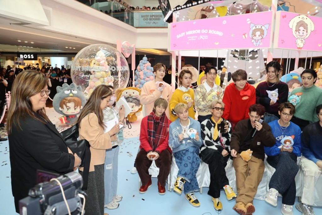 有傳花姐（左）密鑼緊鼓打造一支7人新男團。