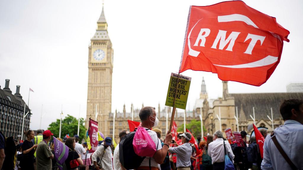 英國鐵路工人將於本月27日再度發動24小時罷工。AP資料圖片