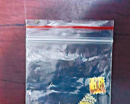 ■檢獲毒品包括十一張「毒郵票」。