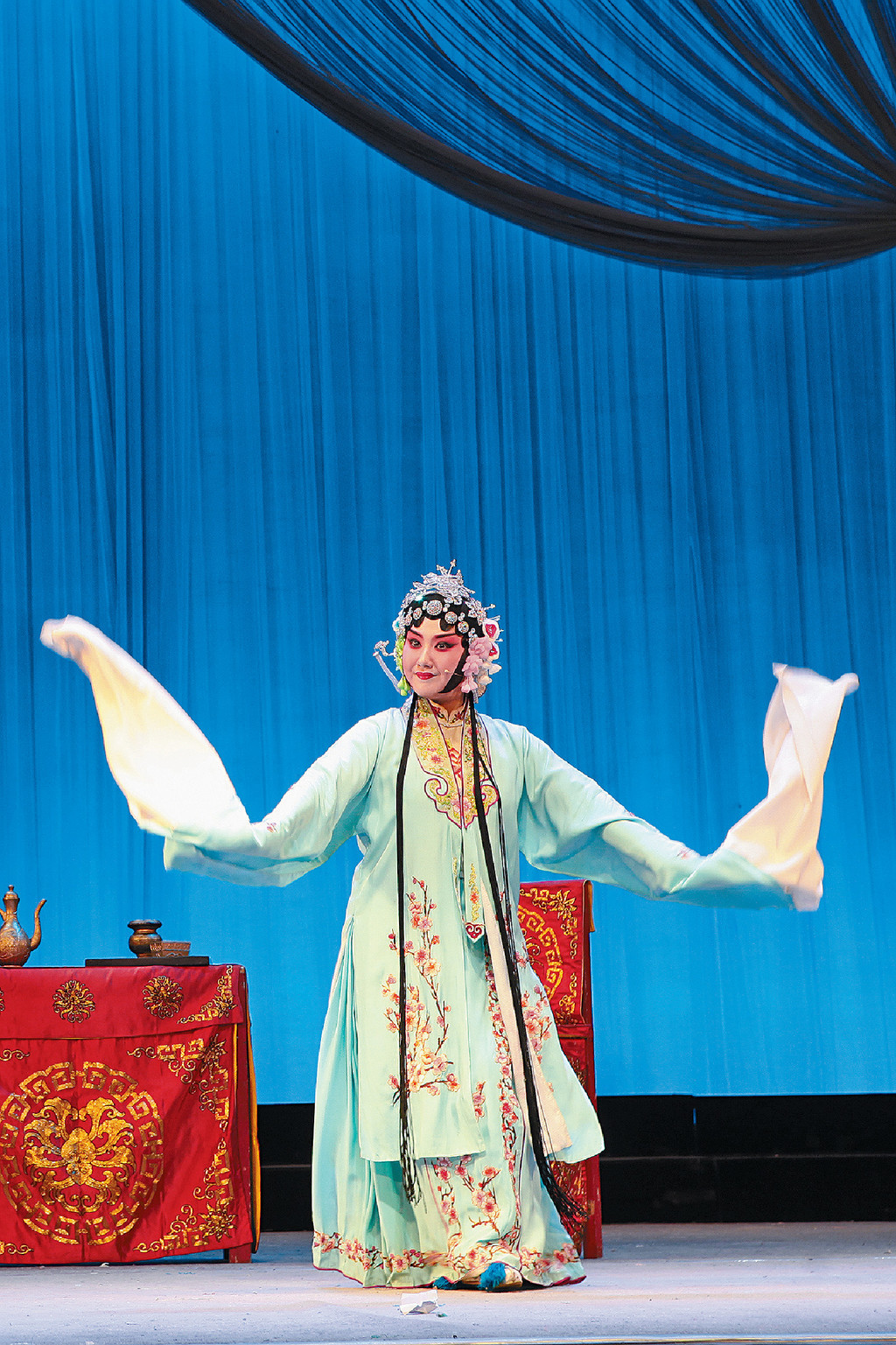 ■《亡蜀鑒》的〈江油關〉由「四旦」(青衣)擔任主演,由國家級非物質文化傳承人胡和顏傳授,獲選文化部名家傳戲優秀項目。 ■《亡蜀鑒》的〈江油關〉由「四旦」(青衣)擔任主演,由國家級非物質文化傳承人胡和顏傳授,獲選文化部名家傳戲優秀項目。