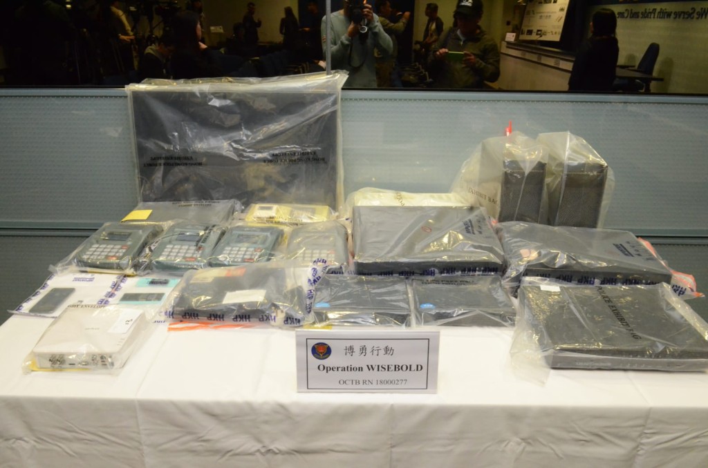 警方检获四百多部用作赌博的游戏机、兑币机