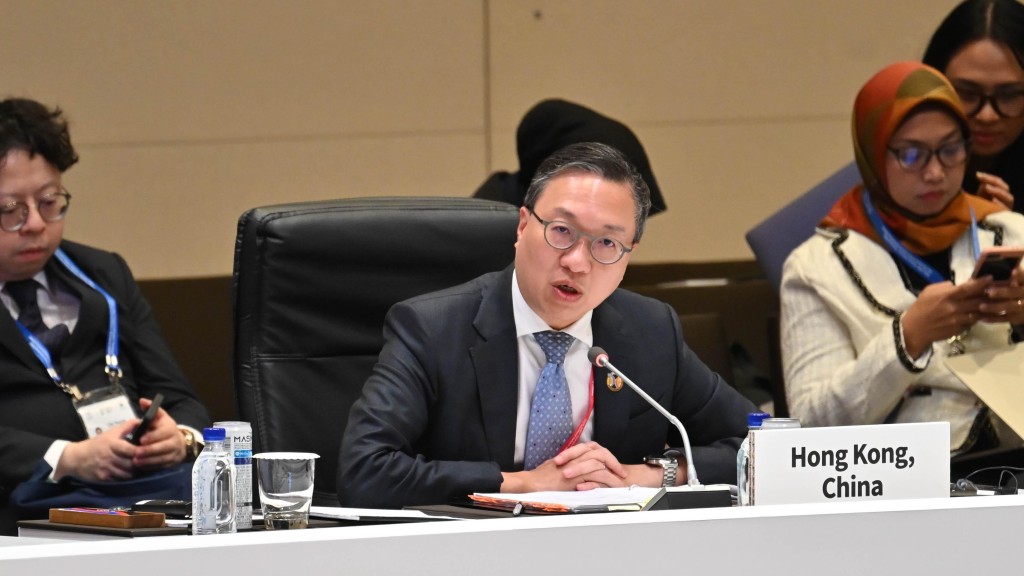 律政司司長林定國（中）在會議的第一節討論環節上發言。政府新聞處圖片