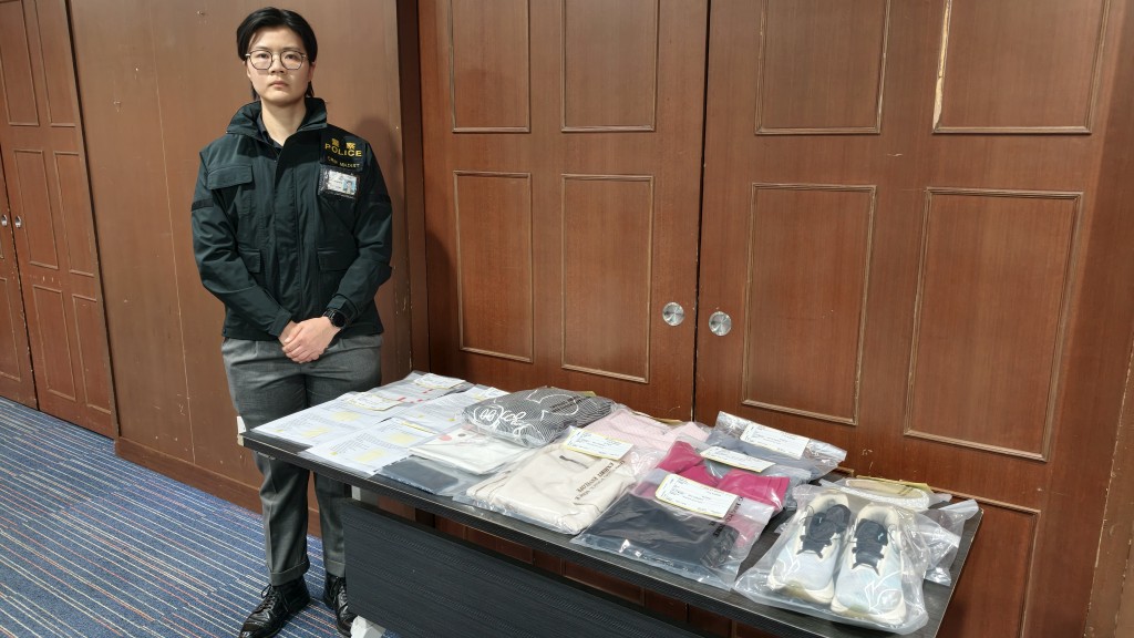 旺角警區重案組第二隊主管高級督察黃穎珩交代案情。黃文威攝 旺角警區重案組第二隊主管高級督察黃穎珩交代案情。黃文威攝