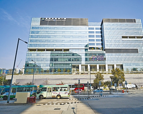 《施政報告》落實多項大學校園發展計畫,加強大學科研實力,包括擴充中大醫院及設立研究設施。