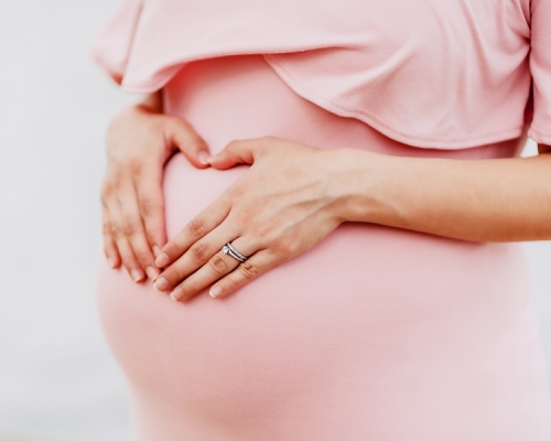 孕婦或餵哺母乳的媽媽戒食易致敏食物，可否預防子女患上過敏症？（unsplash圖片）