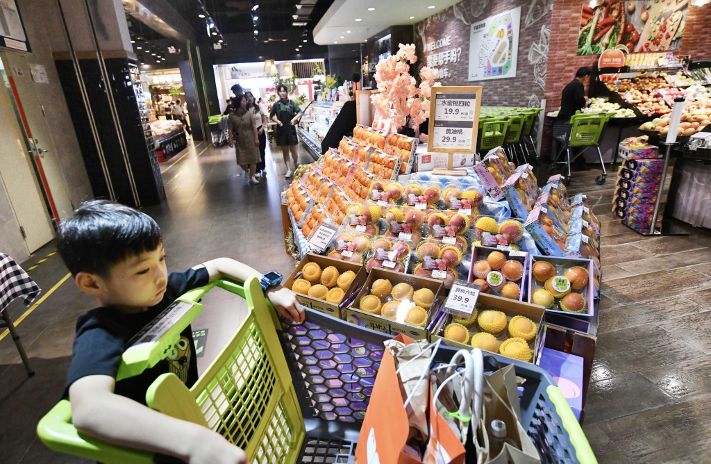 深圳的超市货品种类繁多。陈极彰摄
