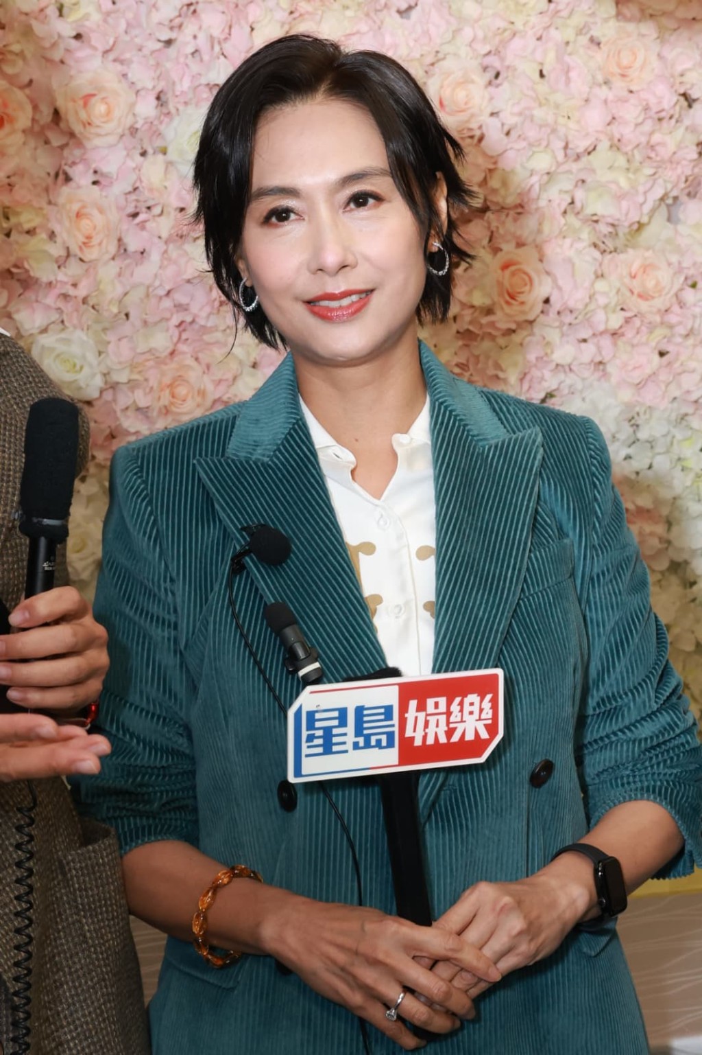 朱茵片場喝令老友蔡少芬收聲! 朱茵片場喝令老友蔡少芬收聲!