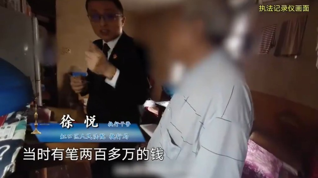 上海大媽丈夫。微博@康斯坦丁