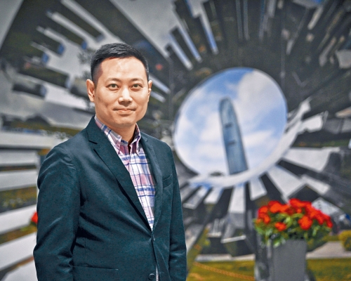 ■民政事務局局長徐英偉接受本報訪問稱，有信心香港未來可超越紐約，在全球藝術品拍賣市場執牛耳。