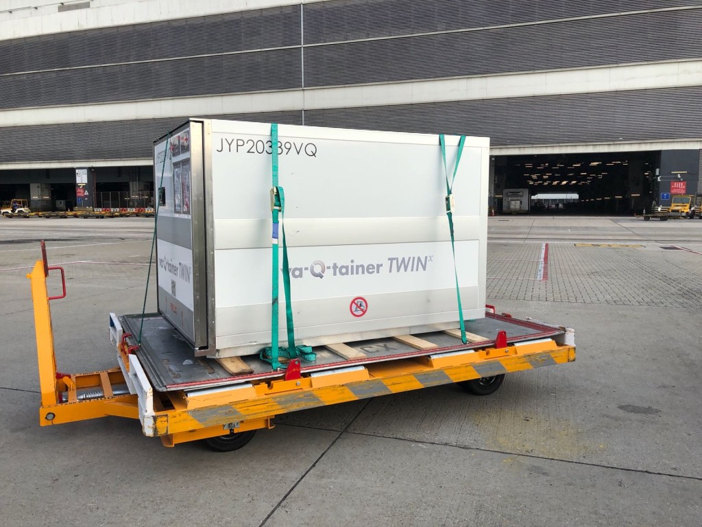 機場購買多21個冷凍拖卡,以確保藥品由貨機至停機坪運送過程免受溫差影響。