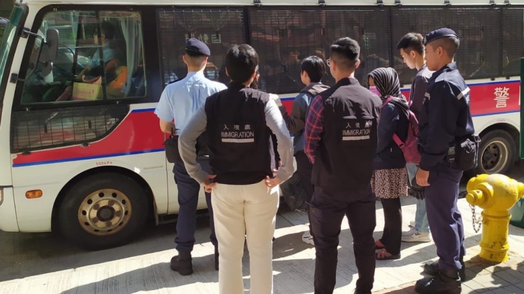 警方打擊東九龍黑工 拘29人包括被通緝人士