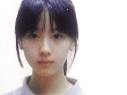 2013年陳都靈憑一張撞樣「奶茶妹妹」章澤天的素顔證件相而走紅。