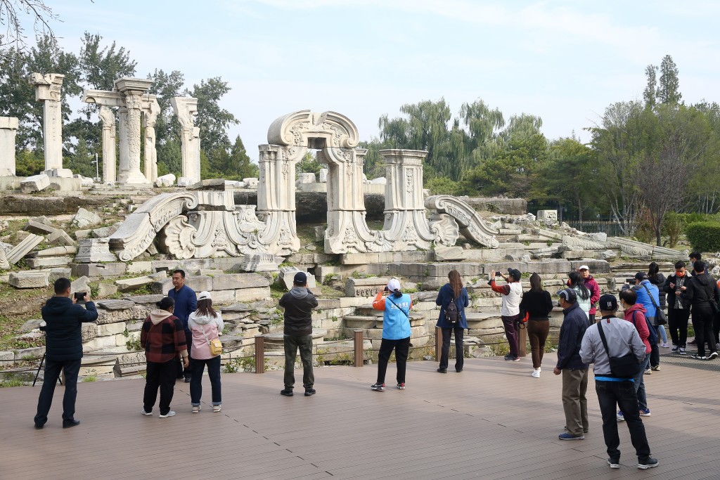 北京圓明園遺址。中新社 北京圓明園遺址。中新社