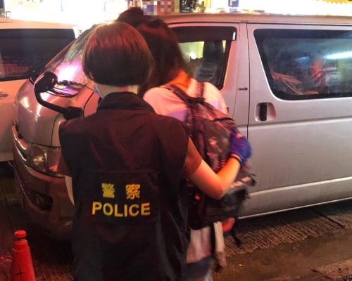 跨部門於九龍城進行反黑工行動。警方圖片